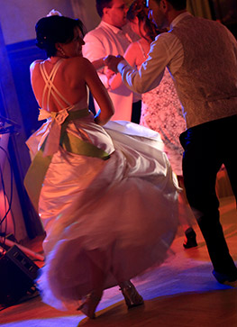 Das Brautpaar tanzt. Hochzeitsfotograf in Darmstadt